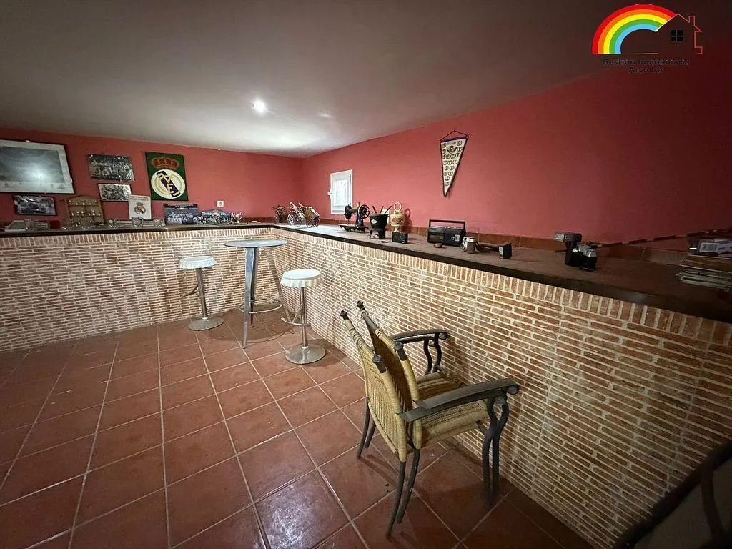 Toad - Chalet with Pool in Hormigos