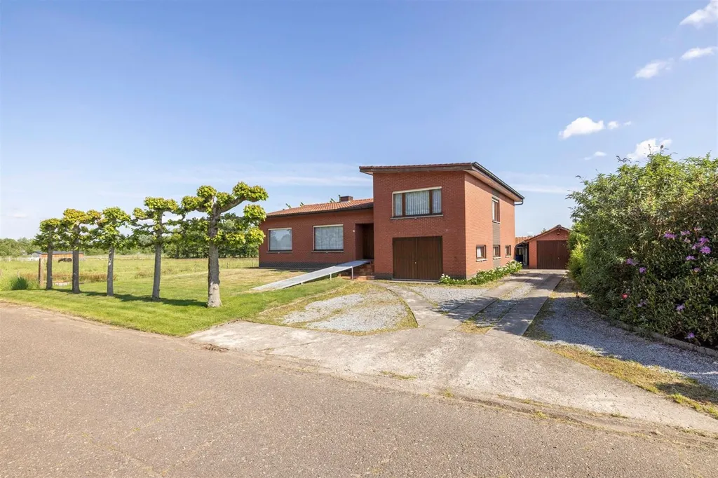 Välivaade - Open-plan House for Modernisation in Geel