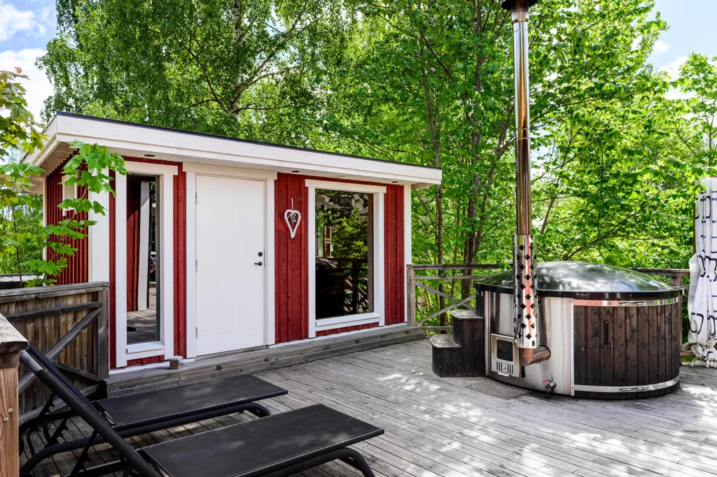 Terrasse - Charming Red Cottage with Garden in Samuelsdal