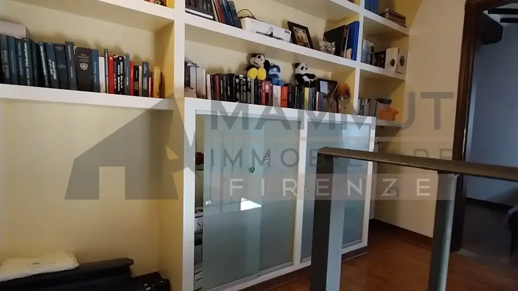Bureau - Rustic Apartment with Terrace in Lastra a Signa