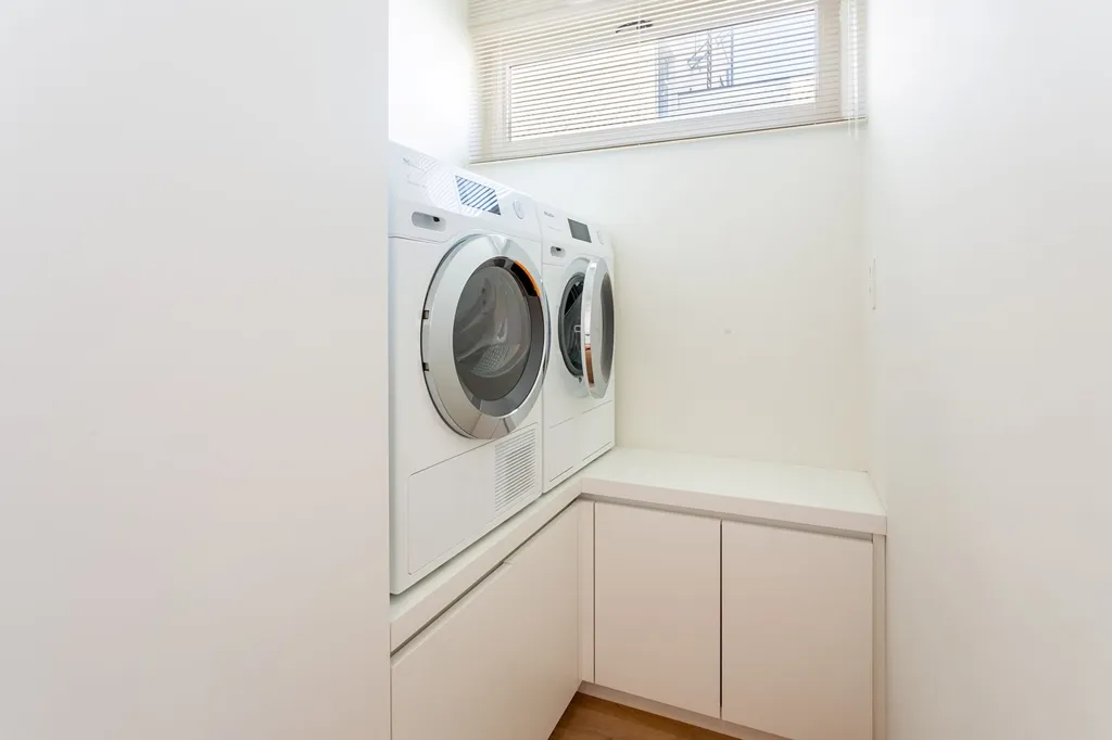 Buanderie - Penthouse Rénové avec Terrasse dans le Zuid d'Anvers