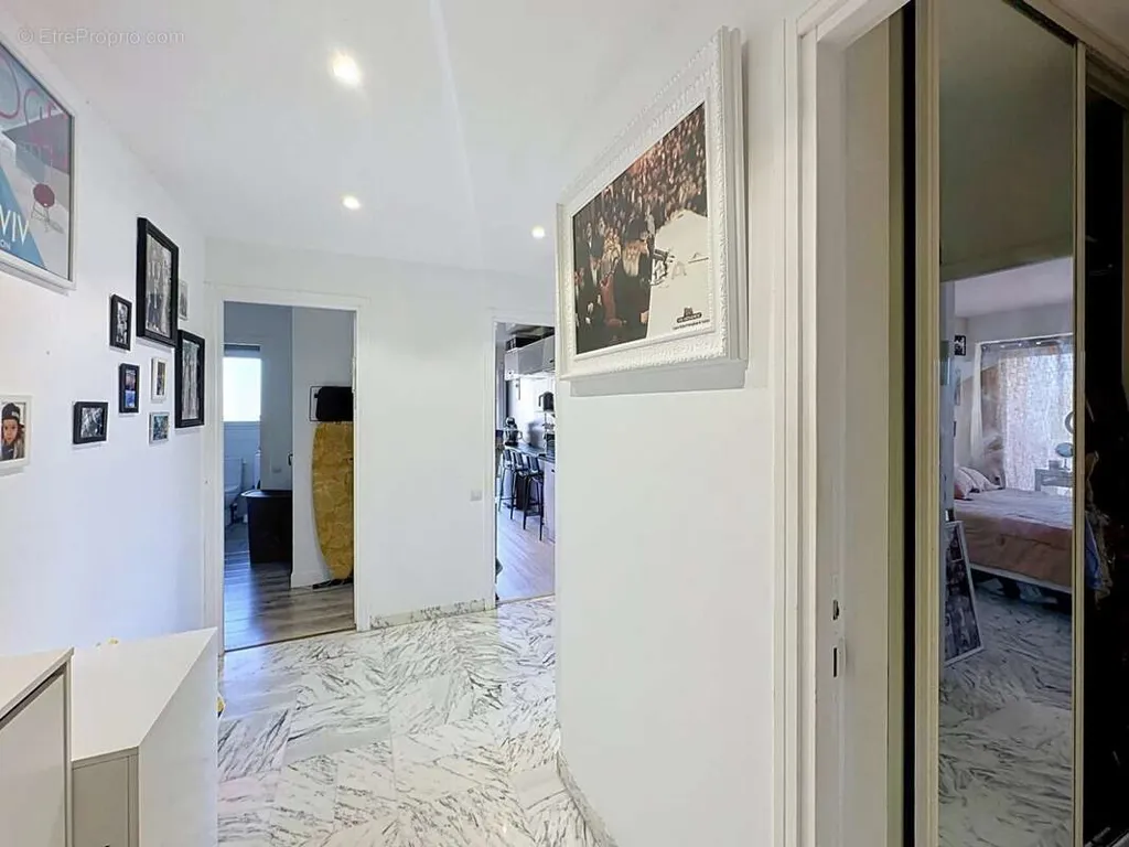 Hallway - Luxury Apartment with Sea View in Nice