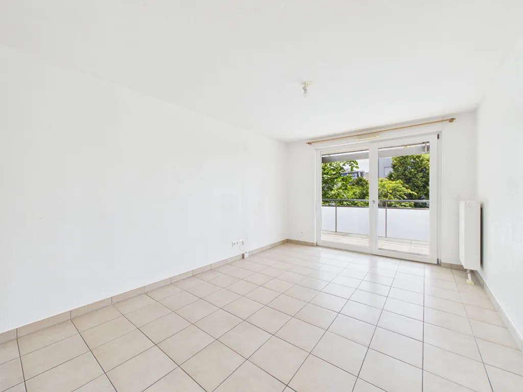 Stanze - Bright 2-Bedroom Apartment with Balcony in Bischheim