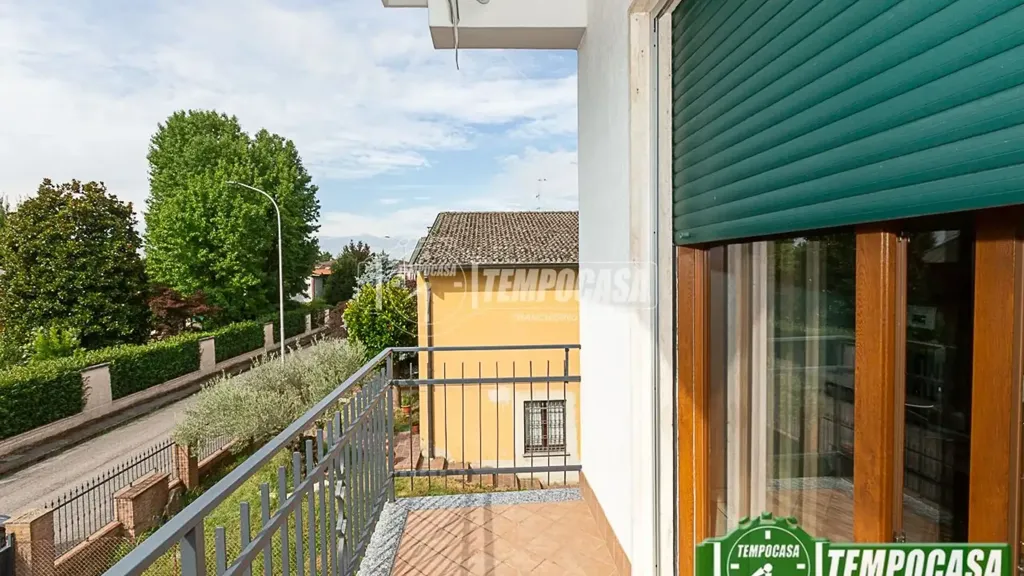 Rõdu - Renovated Apartment with Balcony in Codogno Centre