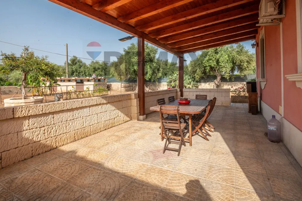 Terrasse - Rearranged Villa with Garden in Avola