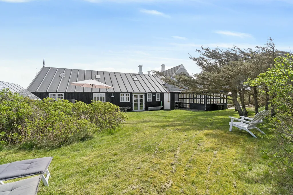 Jardin - Conservation-Grade Lighthouse Farmhouse on West Coast
