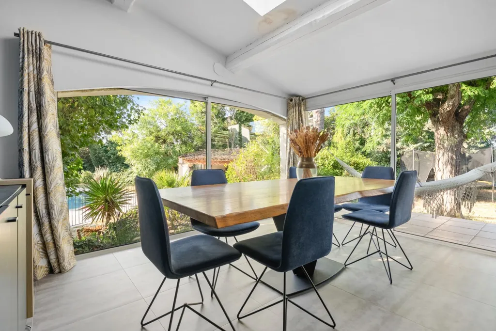 Dining Room - Luxury House with Pool in Aubagne