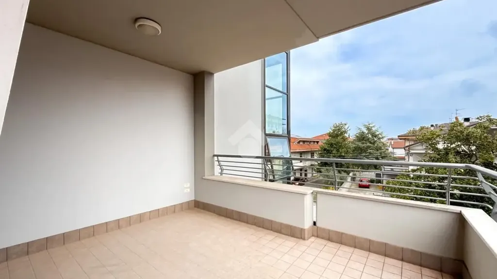 Rõdu - Apartment with Terraces in Sambuceto