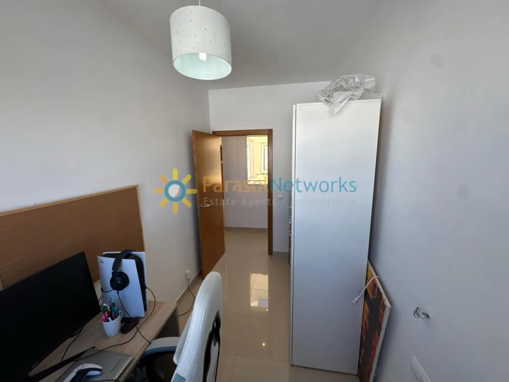 Kabinet - Renovated Apartment with Balcony in Nucli Urbà