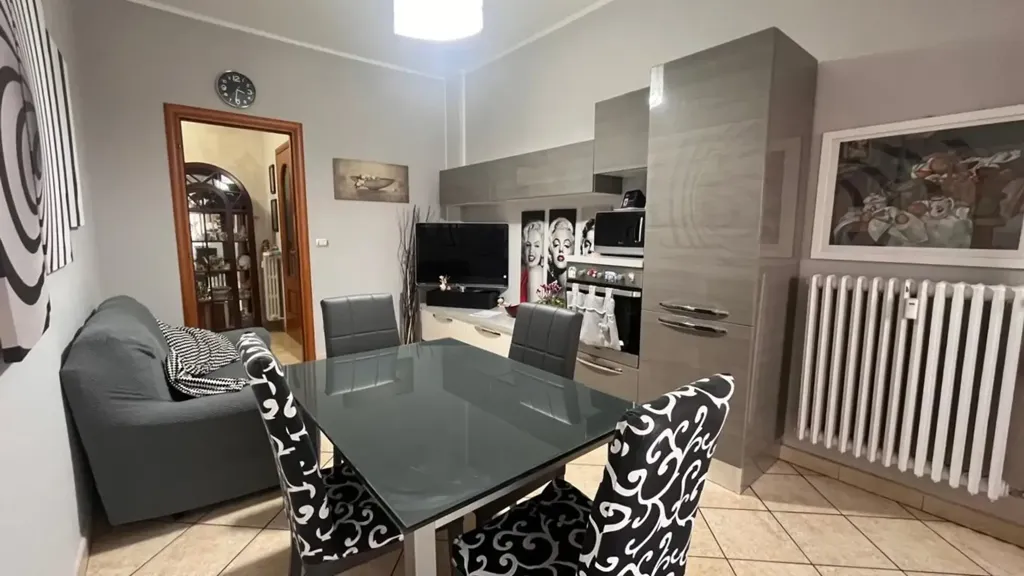 Salle à manger - Rearranged Apartment with Balcony in Beinasco