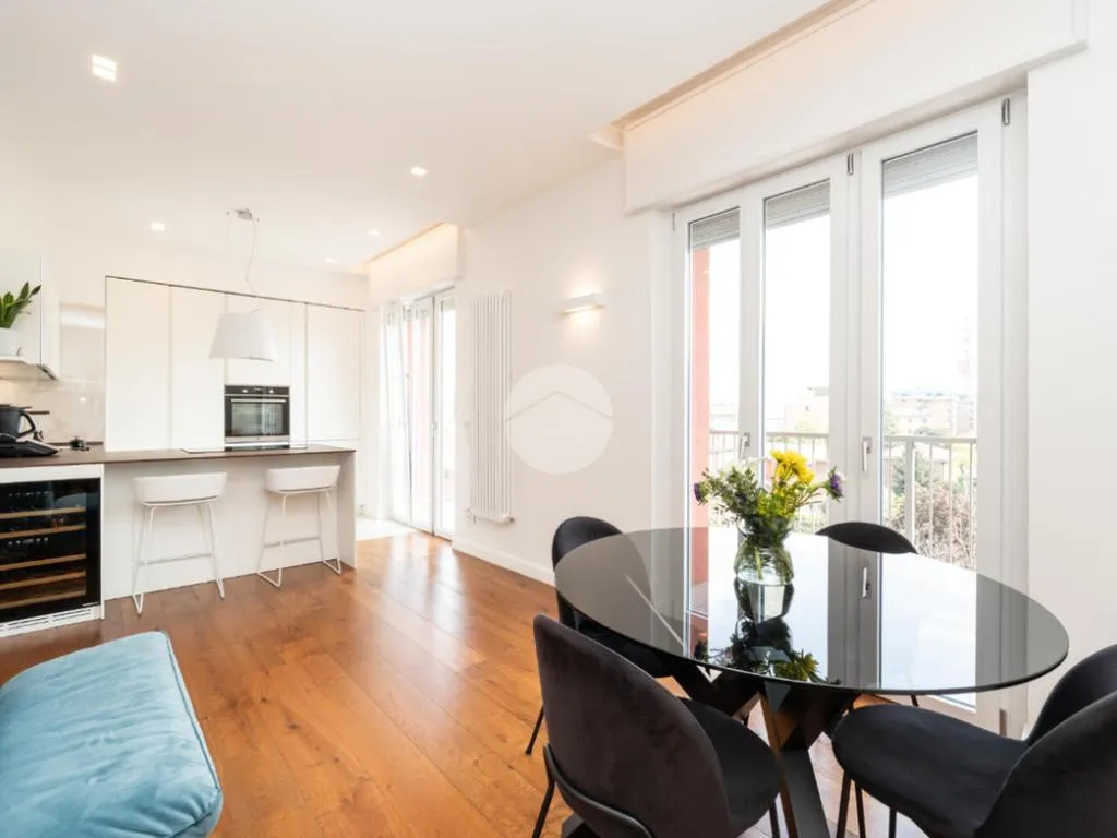 Salle à manger - Fully Furnished Triplex with Balcony in Pero