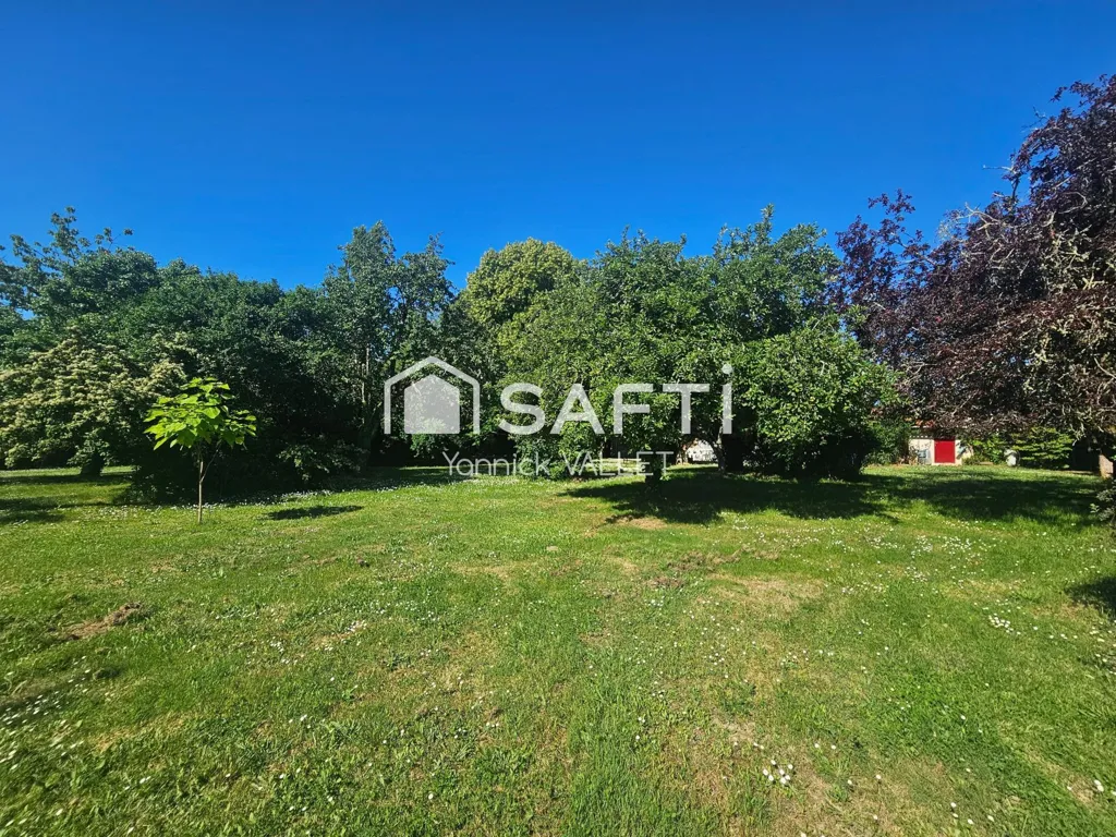 Jardin - Maison avec Jardin et Garage à Saint-Aquilin