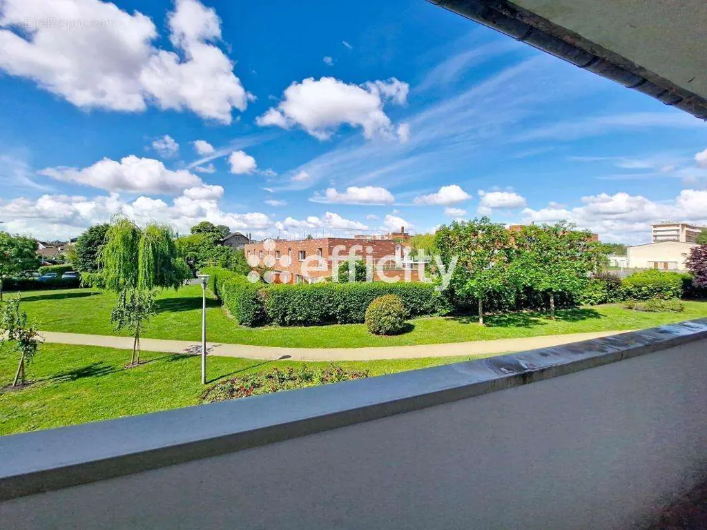 Rõdu - Apartment with Balcony and Terrace in Eaubonne