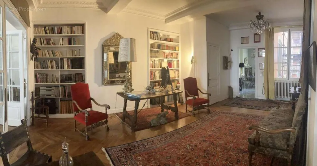 Elutuba - 5-Piece Apartment with Balcony in Lyon 2ème