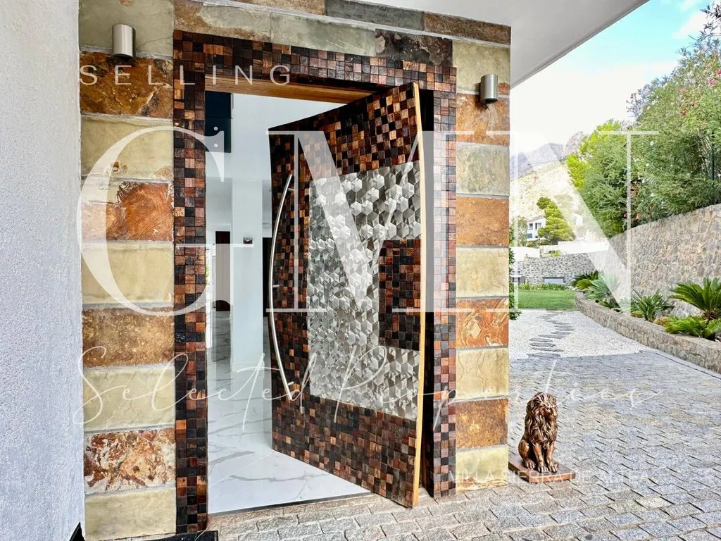 Hallway - Luxury Villa with Sea View in Altea