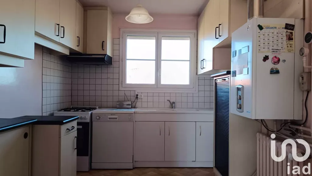Köök - 4-Bed Apartment with Garage in Auxerre