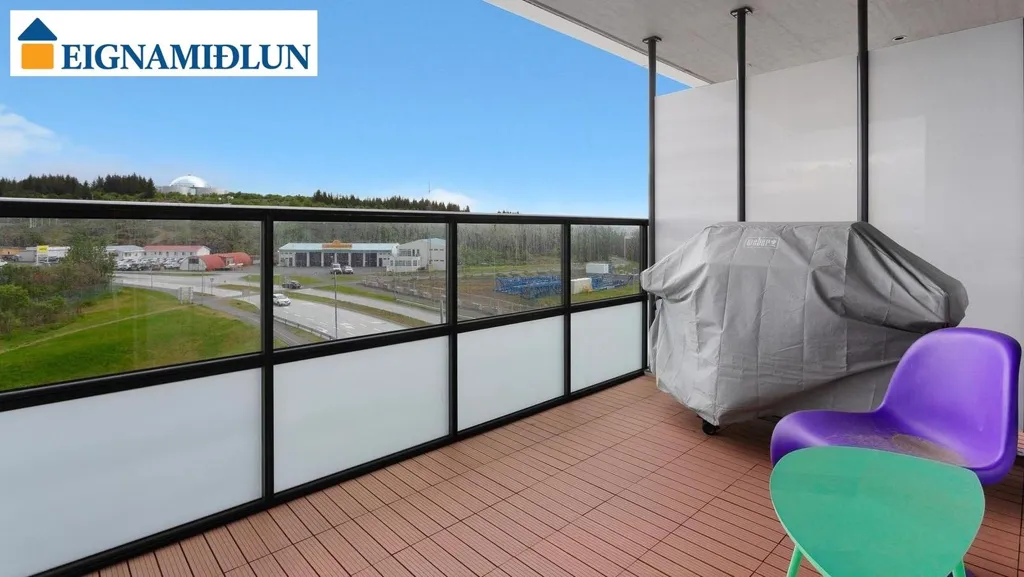 Balcone - Apartment with Balcony in Hlíðarfótur
