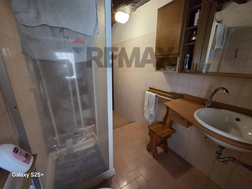 Salles de bain - Independent Triplex with Terrace in Monteverdi Marittimo