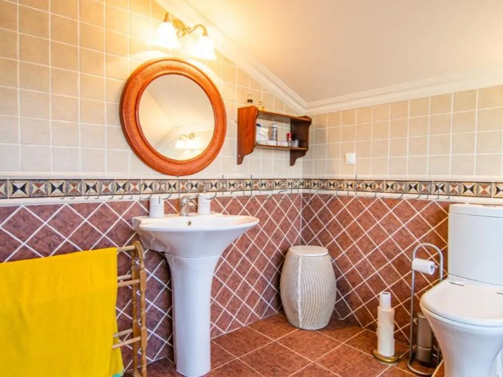 Bathrooms - Luxury Villa with Pool in Lagos Countryside