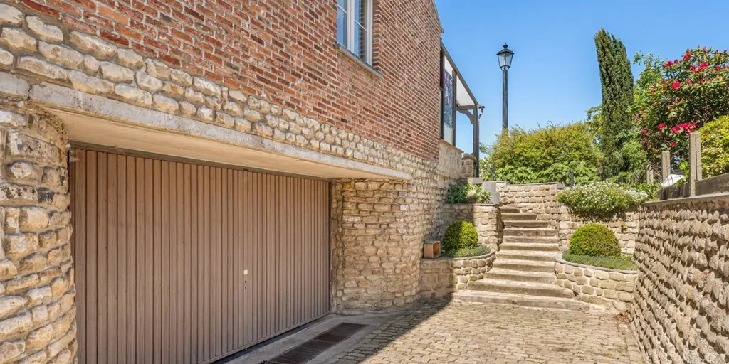 Extérieur - Villa Rénovée avec Garage à Erps-Kwerps