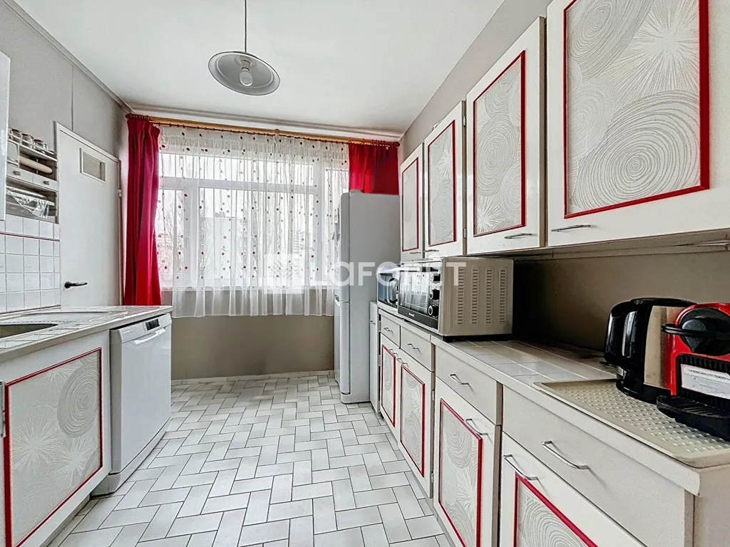 Köök - Apartment with Balcony in Mont-Saint-Aignan