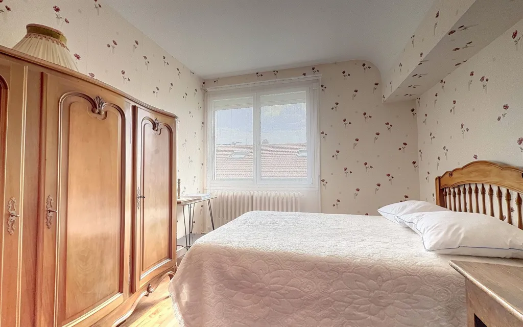 Bedrooms - Individual House with Garden in Dijon South