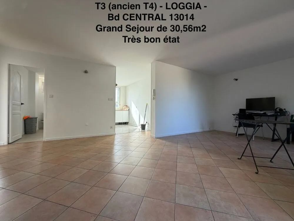 Soggiorno - Bright 3-Bedroom Apartment with Loggia in Marseille