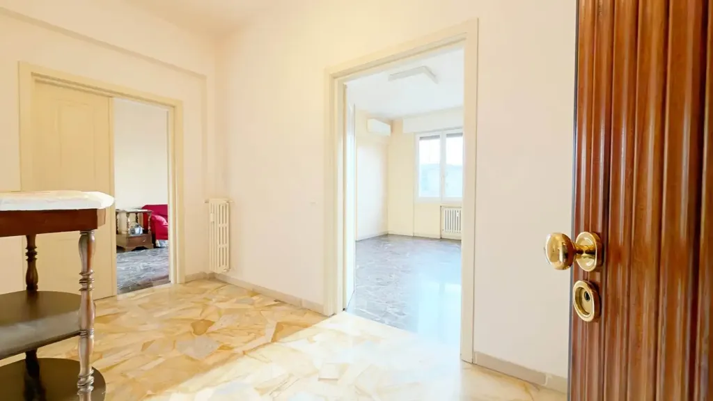 Ingresso - Rusticated Apartment with Balcony in Florence