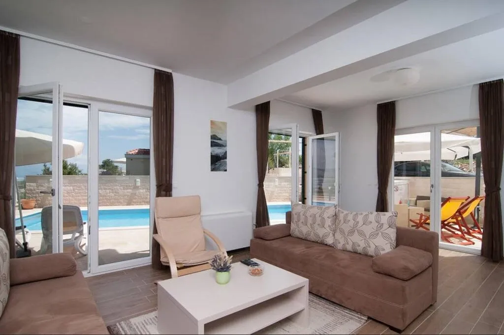 Elutuba - Traditional Villa with Pool in Postira, Brač