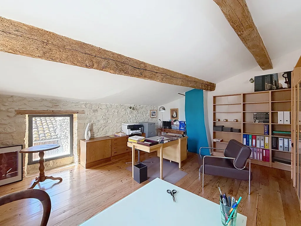 Bureau - Maison de Village avec Cour au Centre Historique d'Aramon