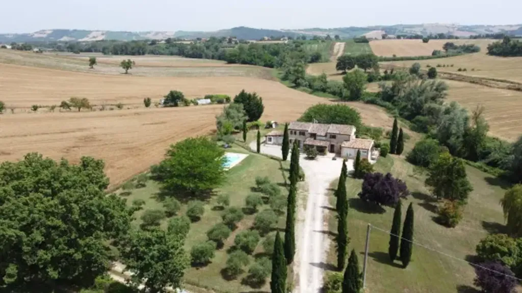 Õhuvaade - Rustic Casale with Pool in San Costanzo