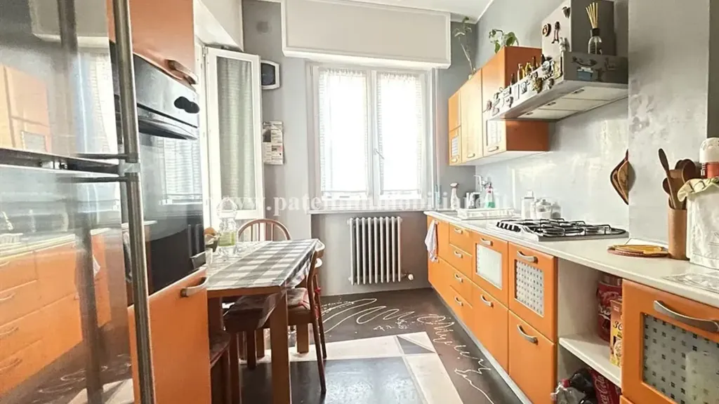 Köök - Rented 3-Bedroom Apartment in Almé