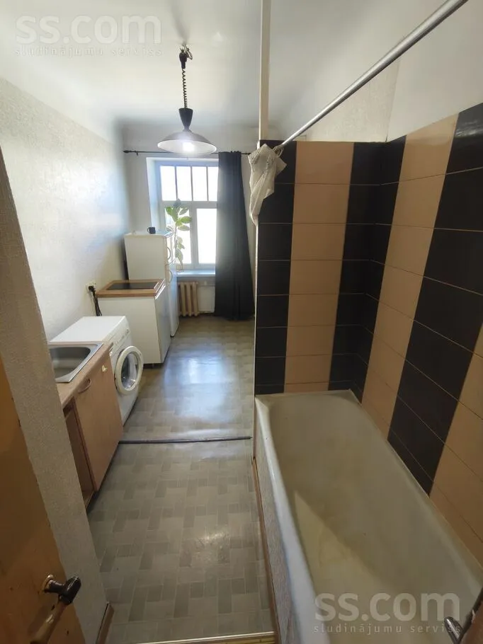 Bagni - Pre-War Apartment with High Ceilings in Riga Centre