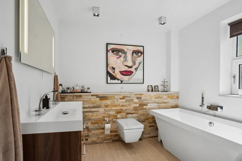 Salles de bain - Architectural House with Water View in Aabenraa