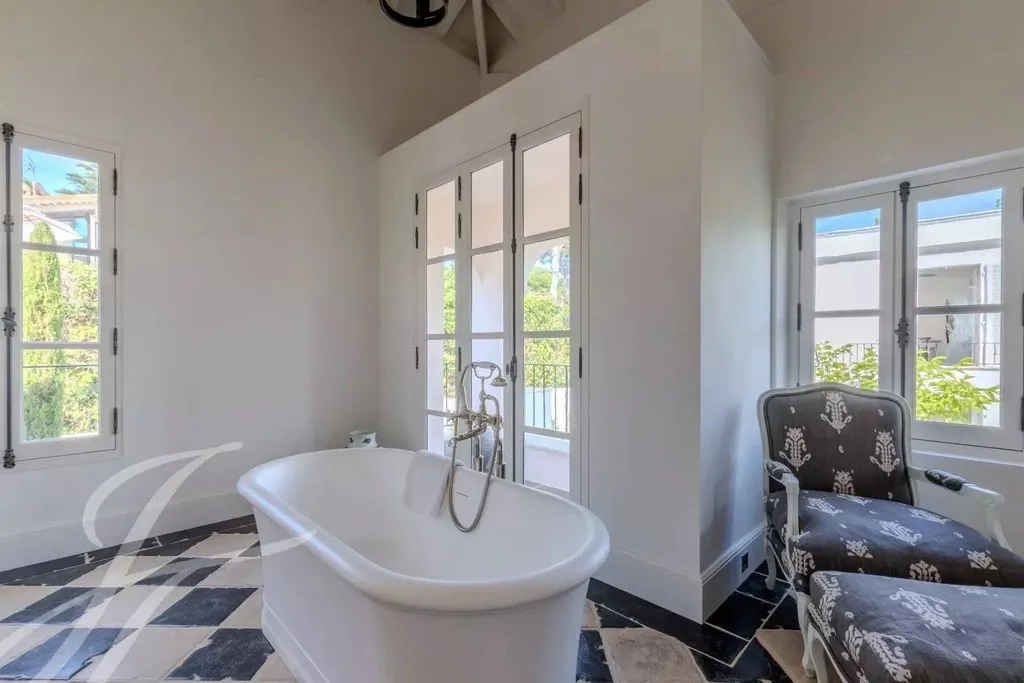 Vannitoad - Luxury Villa with Pool in Cap d'Antibes