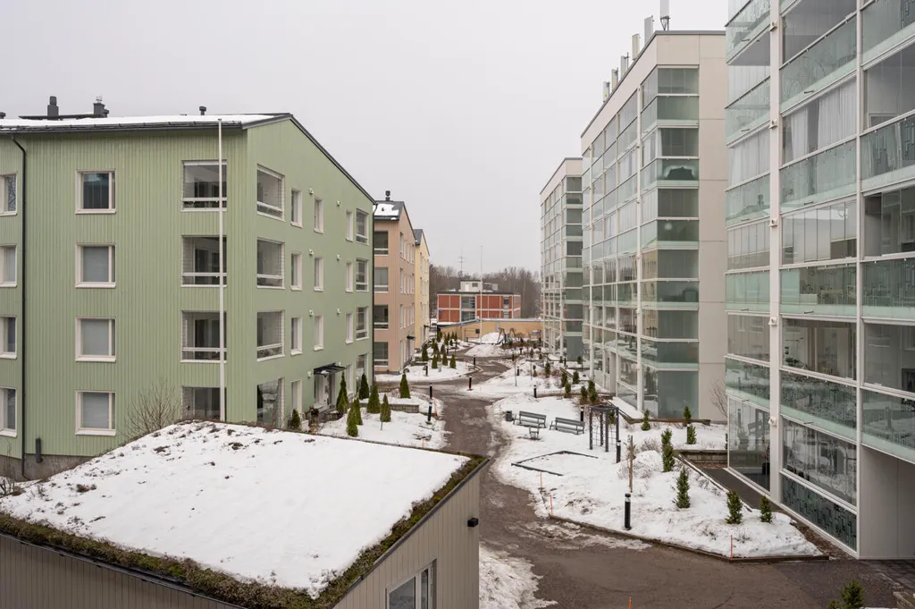 Garden - 3-Bedroom Apartment with Balcony in Helsinki