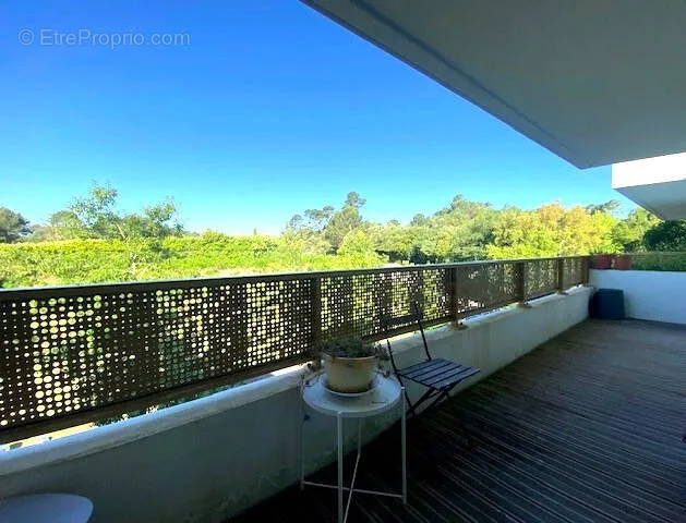 Rõdu - Spacious 3-Bed Flat with Large Terrace in Recent Residence
