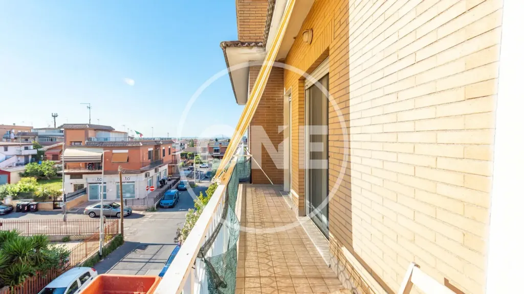 Balcon - Rear-Facing Apartment with Balcony in Finocchio, Rome