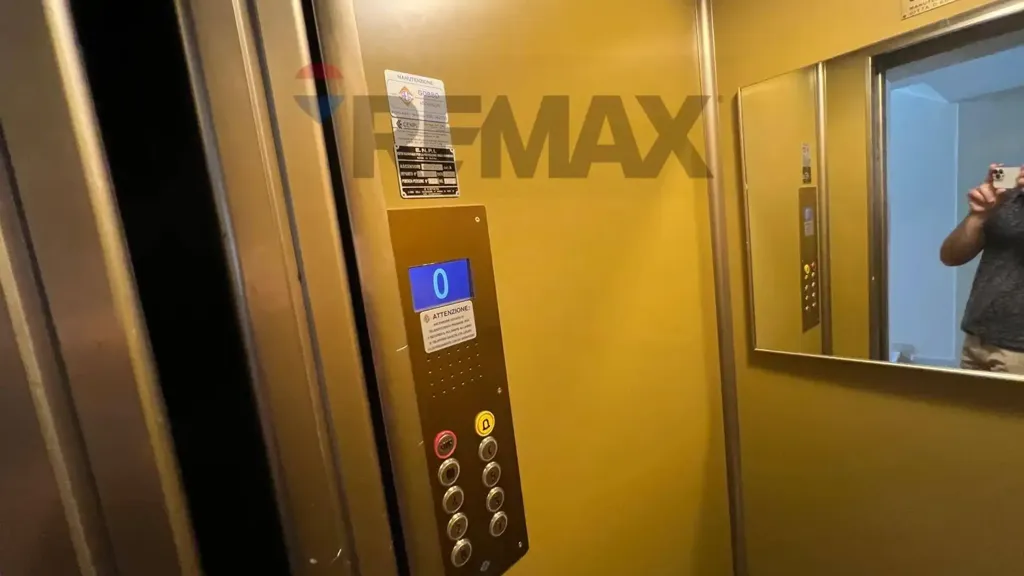 Ingresso - Trilocale con balconi nel centro di Bergamo