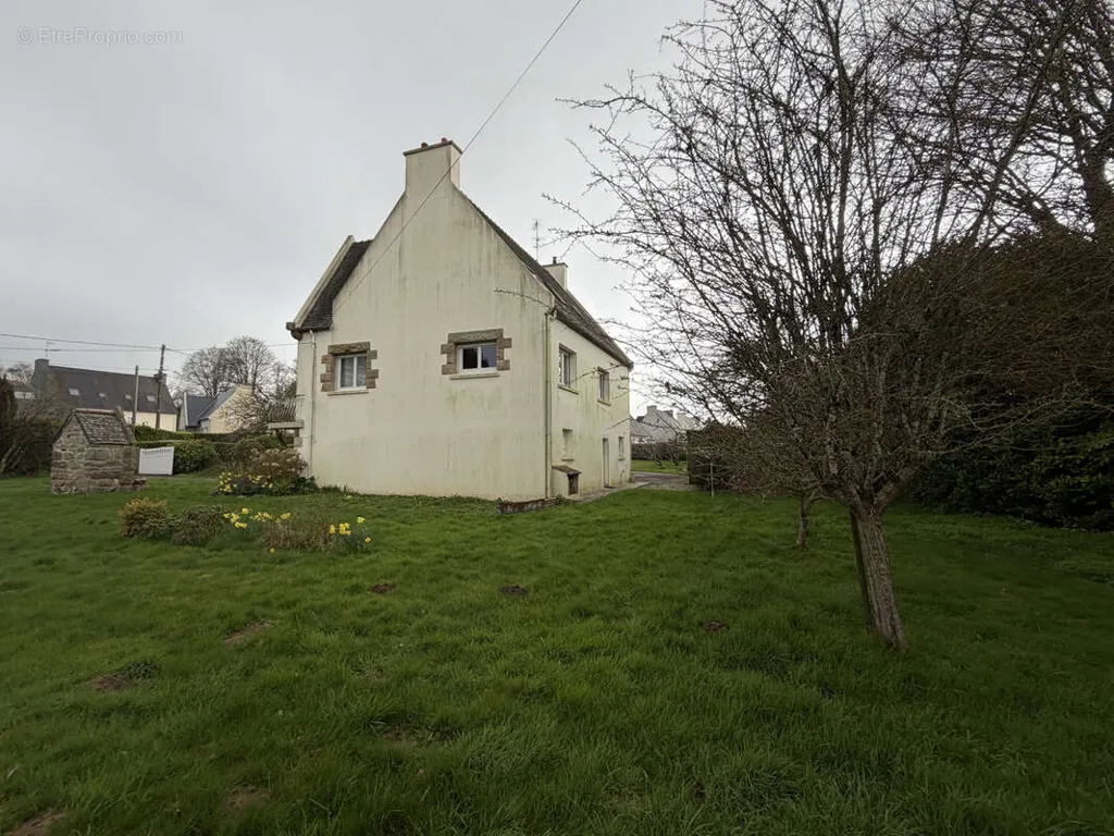 Exterior - House with Garden in Plouigneau
