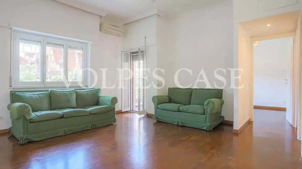 Séjour - Partially Furnished Flat with Balcony in Rome