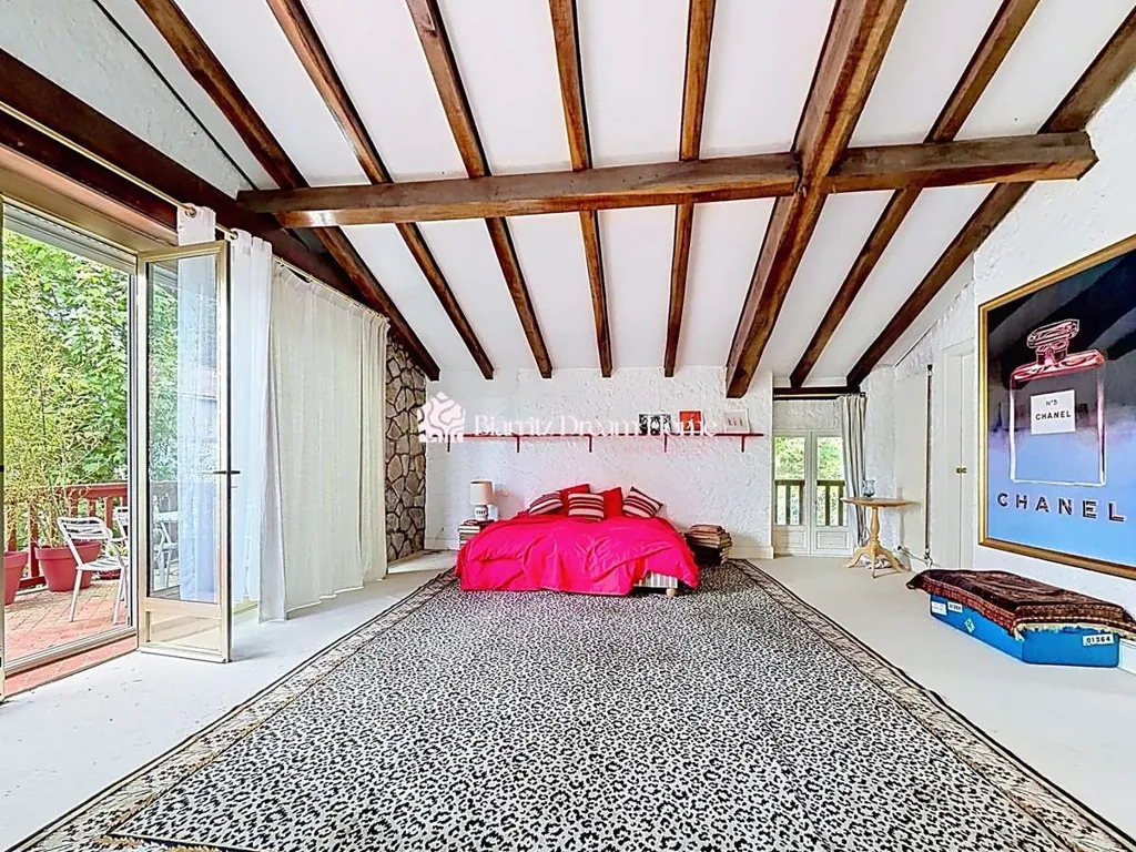Magamistoad - Elegant 9-Bedroom House in Ustaritz