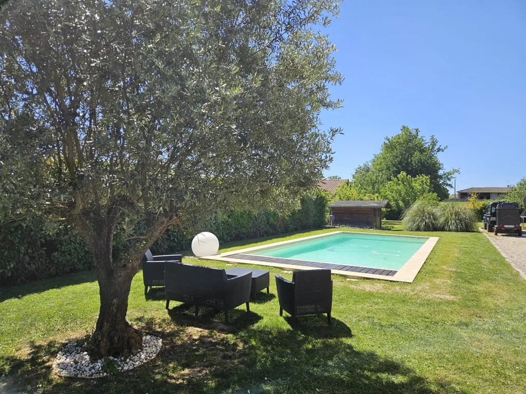 Pool - Renovated House with Pool near Pont de Veyle