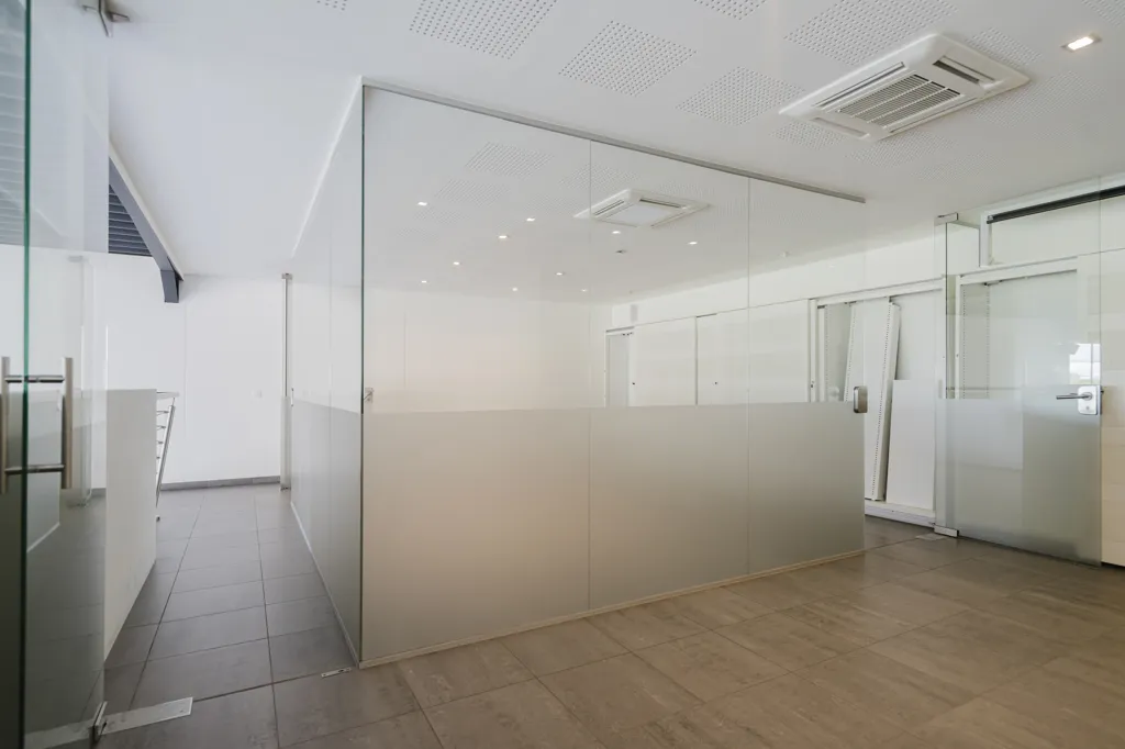 Bureau - Showroom avec atelier et parking à Zwevegem