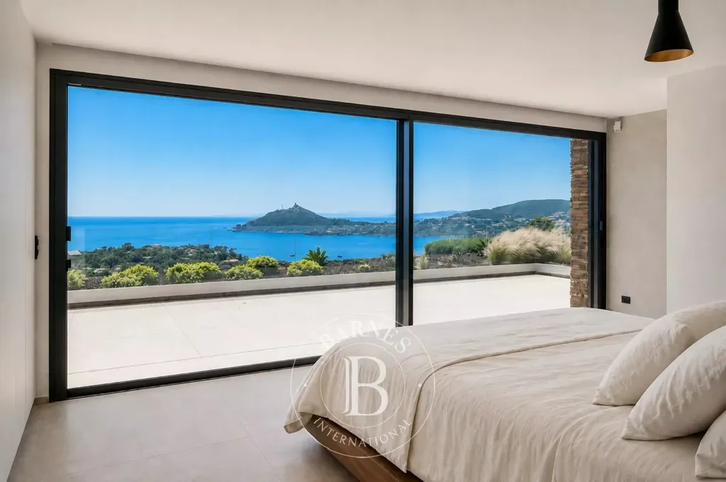 Chambres - Villa Contemporaine avec Vue Panoramique Mer à Agay