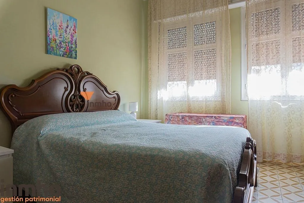 Chambres - 2-Bed Apartment with Lift in Ensanche Centro