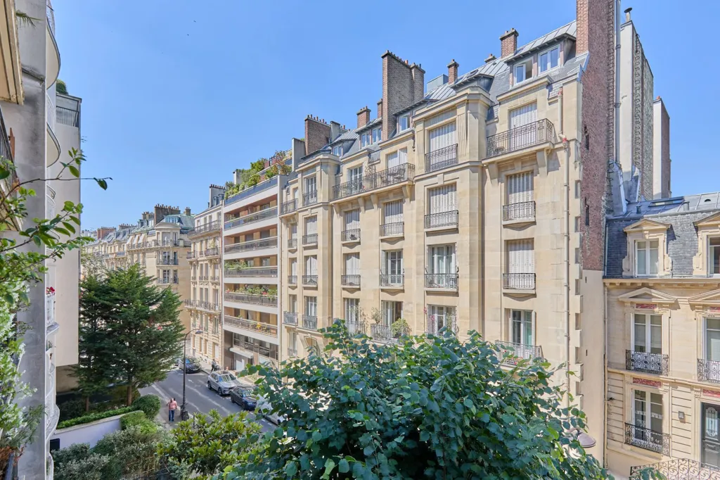 Balcony - Paris Apartment with Balcony in Passy