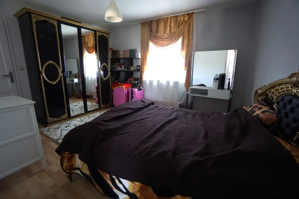 Chambres - Pavillon + Appartement Indépendant à Aulnay-sous-Bois