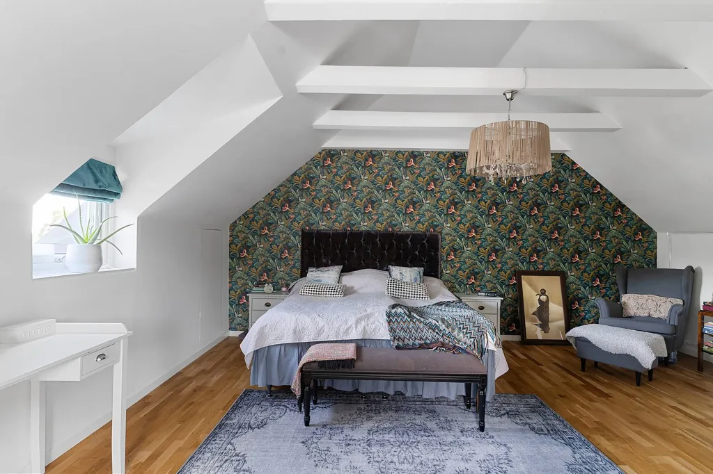 Magamistoad - Renovated Terraced House with Corner Plot