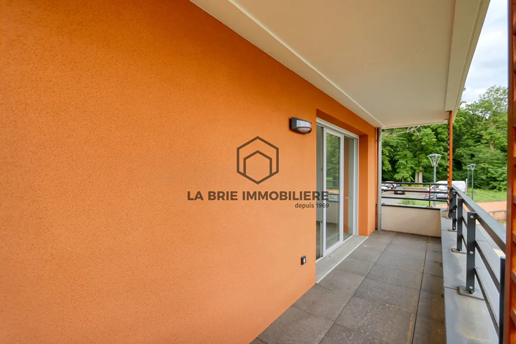 Balcony - Flat with Balcony in Emerainville